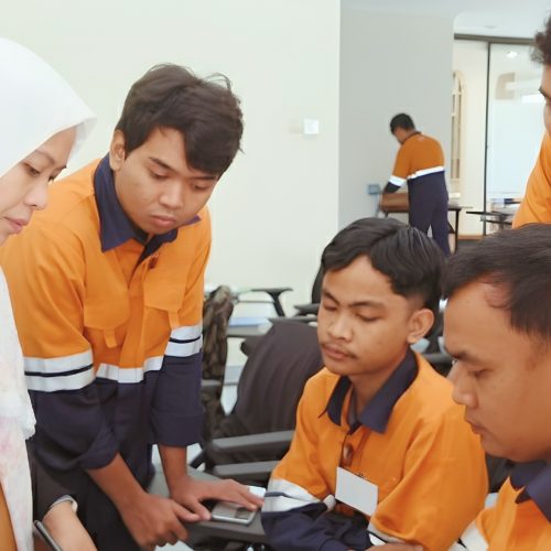 PT Bina Lintas Usaha Ekonomi Mengisi Training PLTS di BIRU Training Center